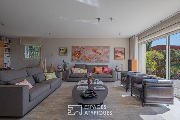 Maison d’architecte avec vue mer et piscine – Arrière pays Cannois