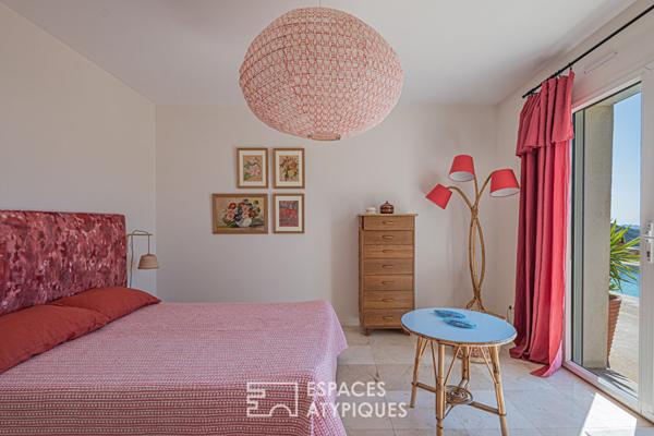 Maison d’architecte avec vue mer et piscine – Arrière pays Cannois