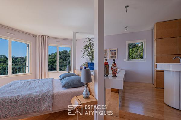 Maison d’architecte avec vue mer et piscine – Arrière pays Cannois