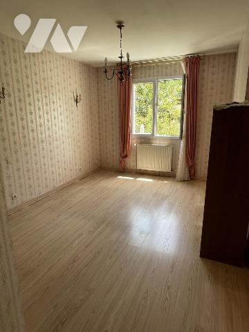 Pavillon 2 chambres, mezzanine, garage, jardin.