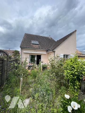 Pavillon 2 chambres, mezzanine, garage, jardin.
