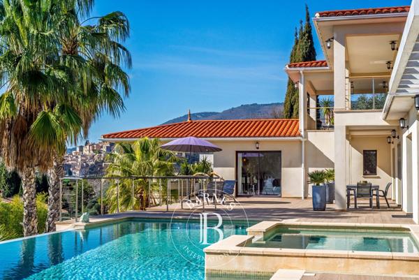 Châteauneuf-Grasse, Villa 5 Chambres -  281 m² à vendre