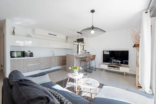 Châteauneuf-Grasse, Villa 5 Chambres -  281 m² à vendre