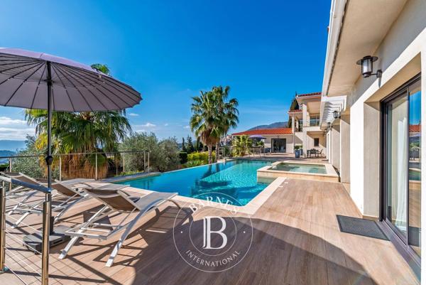 Châteauneuf-Grasse, Villa 5 Chambres -  281 m² à vendre