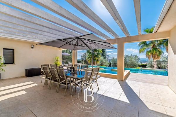 Châteauneuf-Grasse, Villa 5 Chambres -  281 m² à vendre