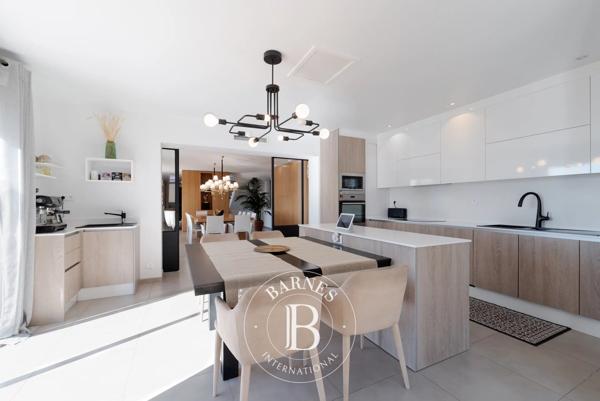 Châteauneuf-Grasse, Villa 5 Chambres -  281 m² à vendre