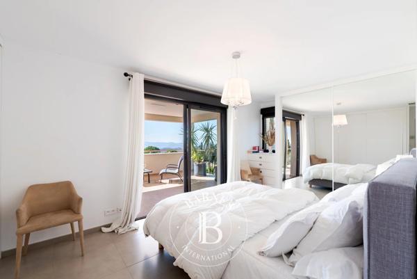 Châteauneuf-Grasse, Villa 5 Chambres -  281 m² à vendre