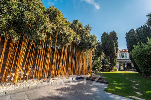 Adresse d’exception face au Mail – Maison élégante avec jardin et vue mer