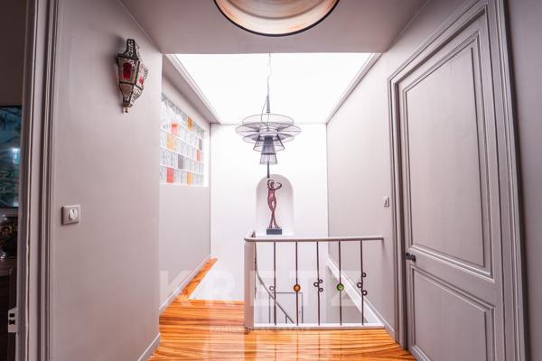 Adresse d’exception face au Mail – Maison élégante avec jardin et vue mer