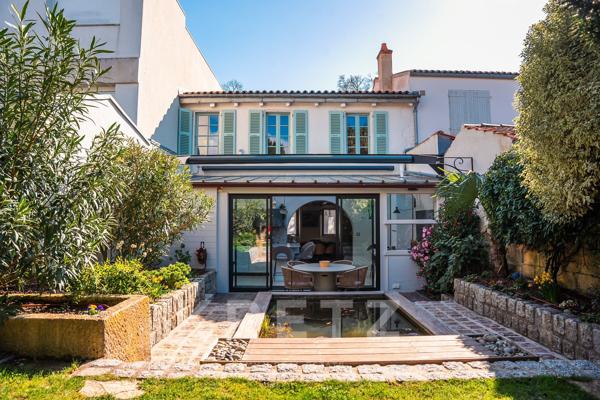 Adresse d’exception face au Mail – Maison élégante avec jardin et vue mer