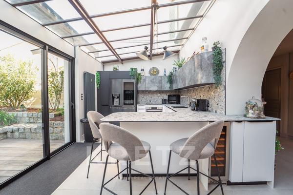 Adresse d’exception face au Mail – Maison élégante avec jardin et vue mer