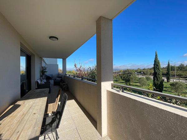 Appartement La Duranne 4 pièce(s) de 80 m² environ et stationnement privé, terrasse de 43 m²