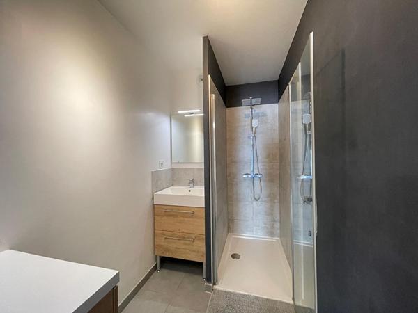 Appartement La Duranne 4 pièce(s) de 80 m² environ et stationnement privé, terrasse de 43 m²