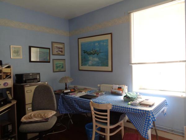 Maison à vendre 5 pièces MOSNAC (17)maison sur deux niveaux avec petit jardin et stationnement