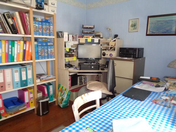 Maison à vendre 5 pièces MOSNAC (17)maison sur deux niveaux avec petit jardin et stationnement