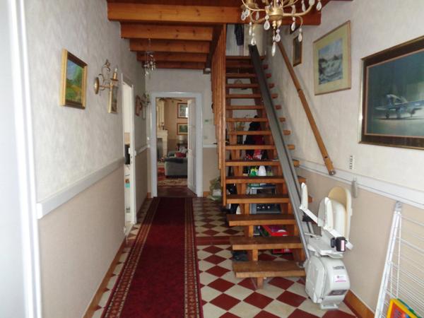 Maison à vendre 5 pièces MOSNAC (17)maison sur deux niveaux avec petit jardin et stationnement