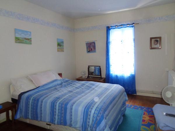 Maison à vendre 5 pièces MOSNAC (17)maison sur deux niveaux avec petit jardin et stationnement