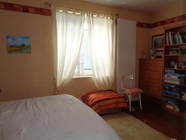 Maison à vendre 5 pièces MOSNAC (17)maison sur deux niveaux avec petit jardin et stationnement