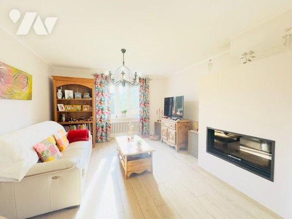 À Vendre : Maison Familiale Rénovée et Soignée à Quimperlé (29)
Découvrez cette magnifique mai...