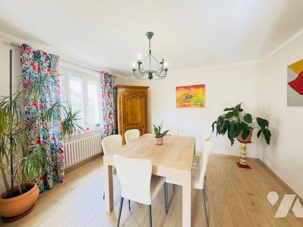 À Vendre : Maison Familiale Rénovée et Soignée à Quimperlé (29)
Découvrez cette magnifique mai...