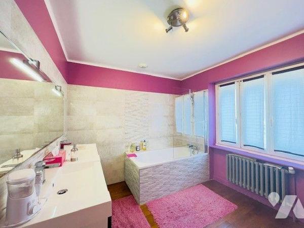 À Vendre : Maison Familiale Rénovée et Soignée à Quimperlé (29)
Découvrez cette magnifique mai...