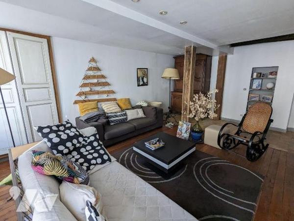 Maison à Vendre à Nogent-le-Rotrou (28400) en Eure-et-Loir (28)

Charmante maison de ville d'...