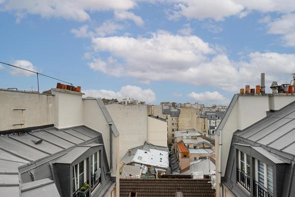 Dernier étage lumineux avec mezzanine
