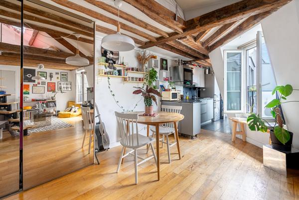 Dernier étage lumineux avec mezzanine