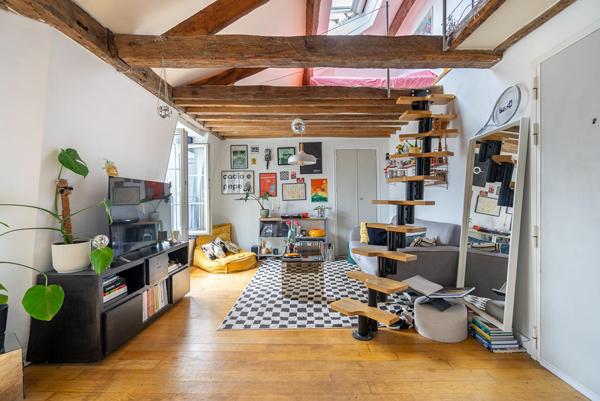 Dernier étage lumineux avec mezzanine