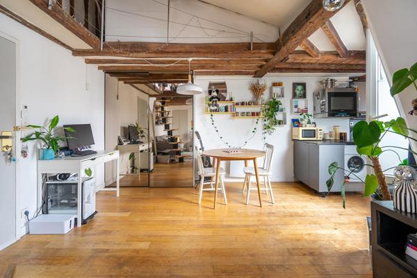 Dernier étage lumineux avec mezzanine
