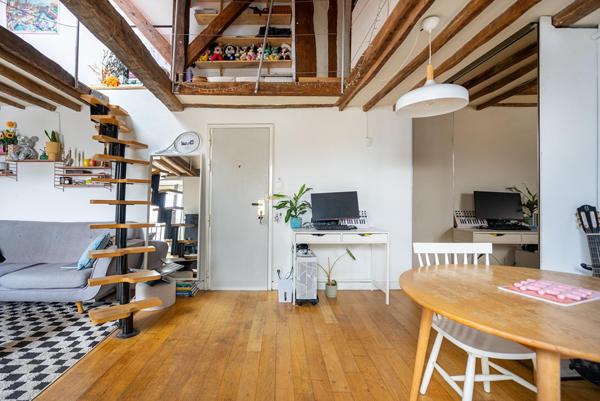 Dernier étage lumineux avec mezzanine