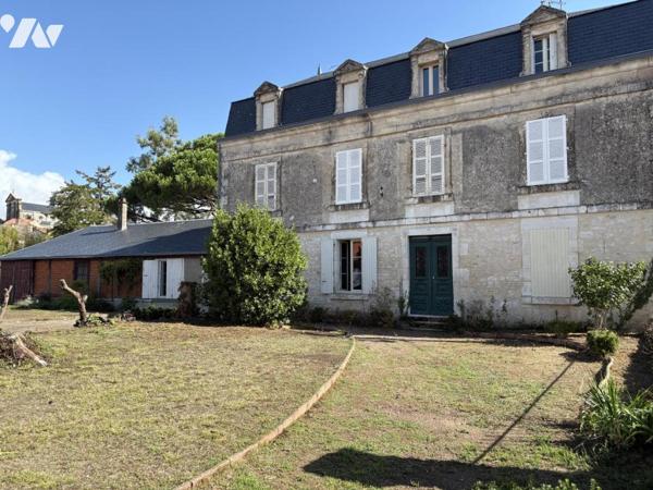 GRANDE MAISON D'HABITATION EN CENTRE VILLE AVEC GARAGE ET JARDIN 