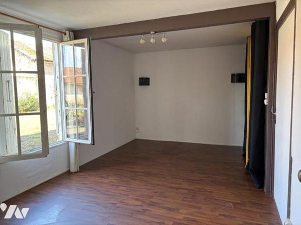 GRANDE MAISON D'HABITATION EN CENTRE VILLE AVEC GARAGE ET JARDIN 