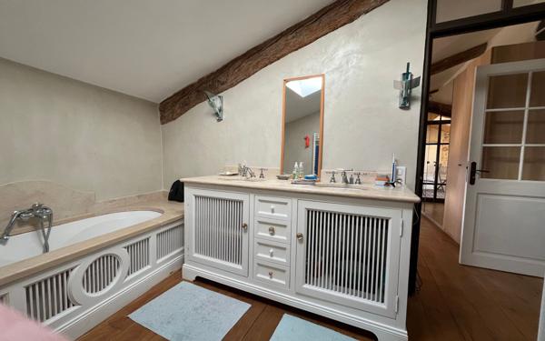 Maison à vendre    5 pièces •  Cadenet