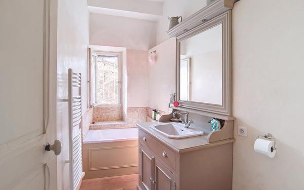 Maison à vendre    5 pièces •  Cadenet