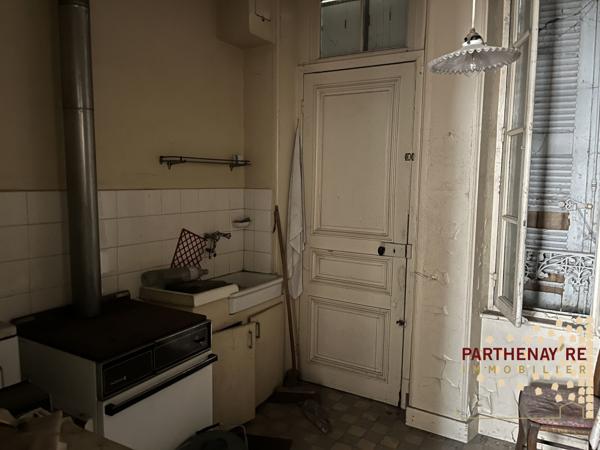 Maison de ville à rénover entièrement à PARTHENAY