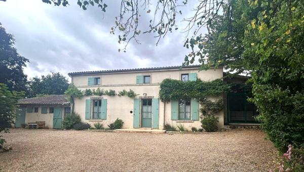 Maison Aigondigne 5 pièce(s) 179 m2