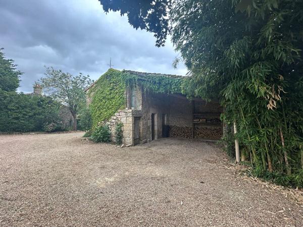 Maison Aigondigne 5 pièce(s) 179 m2