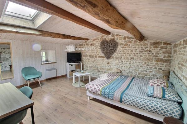 Maison Aigondigne 5 pièce(s) 179 m2