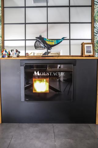 MAISON DE CHARME AU STYLE CONTEMPORAIN - AVEC PISCINE À 15 MINUTES DE LA PLAGE -