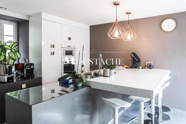 MAISON DE CHARME AU STYLE CONTEMPORAIN - AVEC PISCINE À 15 MINUTES DE LA PLAGE -