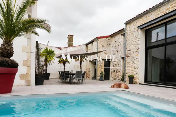 MAISON DE CHARME AU STYLE CONTEMPORAIN - AVEC PISCINE À 15 MINUTES DE LA PLAGE -