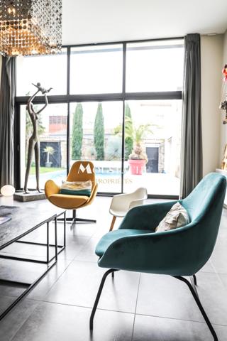 MAISON DE CHARME AU STYLE CONTEMPORAIN - AVEC PISCINE À 15 MINUTES DE LA PLAGE -