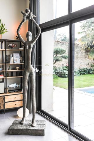 MAISON DE CHARME AU STYLE CONTEMPORAIN - AVEC PISCINE À 15 MINUTES DE LA PLAGE -