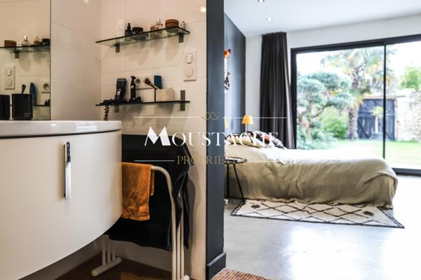 MAISON DE CHARME AU STYLE CONTEMPORAIN - AVEC PISCINE À 15 MINUTES DE LA PLAGE -