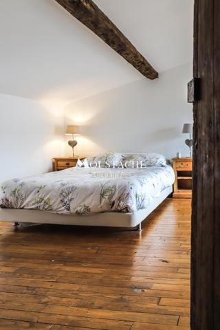 MAISON DE CHARME AU STYLE CONTEMPORAIN - AVEC PISCINE À 15 MINUTES DE LA PLAGE -