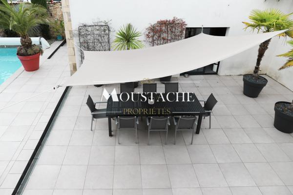 MAISON DE CHARME AU STYLE CONTEMPORAIN - AVEC PISCINE À 15 MINUTES DE LA PLAGE -