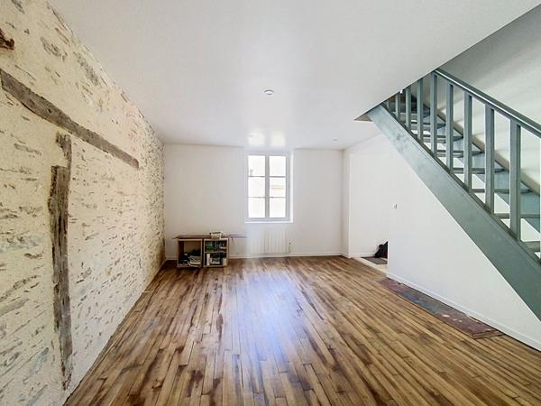 A vendre. Maison rénovée de 127m2 avec terrain et garage à Nyoiseau