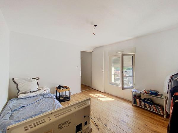 A vendre. Maison rénovée de 127m2 avec terrain et garage à Nyoiseau