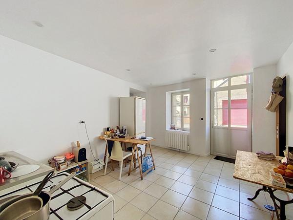 A vendre. Maison rénovée de 127m2 avec terrain et garage à Nyoiseau